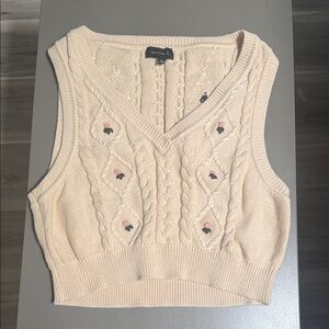 NWOT MAJORELLE Cream V-Neck Sweater Vest 🌺